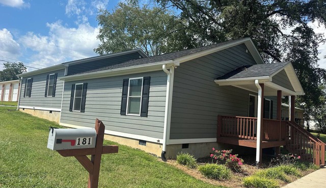 Fantastic 2-bedroom 2 Bath townhome in charming Forest City. Built in 2023 in Forest City