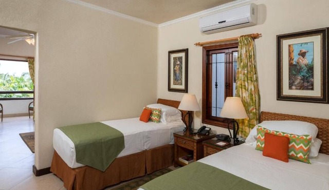 Get Ready for Blissful Getaway! Near Animal Flower Cave! Outdoor Pools, Parking!