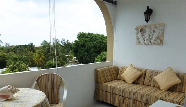 Golden View Apartments in Holetown