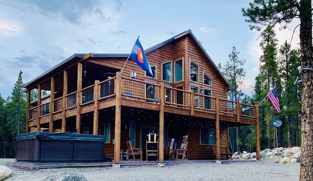 Gorgeous Secluded Cabin; Hot Tub; Mtn Views Pike’s Peak on 5 acres; hiking trail in Fairplay