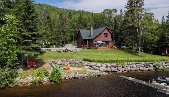 Grand Chene - Private Spa & Lakefront in Pohénégamook