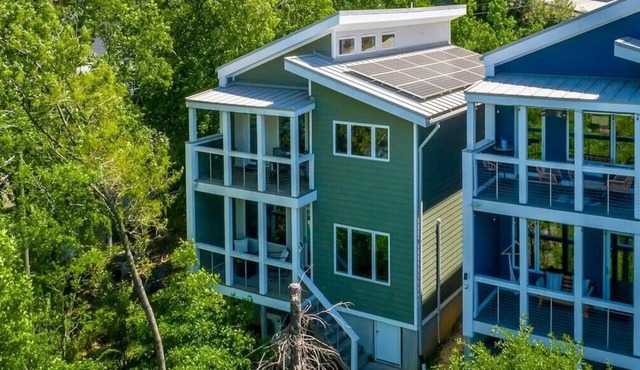 Hamilton Villa | Walk to Downtown! 3 BED 3 BATH in Chattanooga