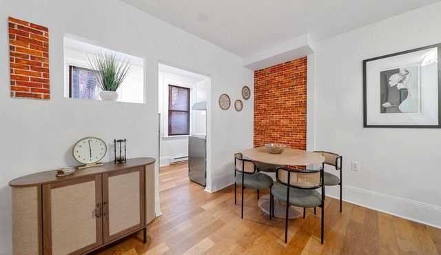 Historic Beacon Hill Charm: Modern Apt w/Patio, High-Speed WiFi, Steps to Cafes and Boston Commons! in Boston