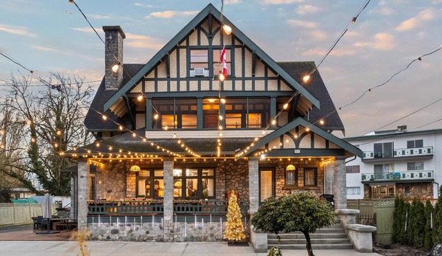 Historical Tudor House—5 mins walk to Downtown core of Chilliwack, pet friendly! in Chilliwack