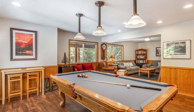 HOA Beach Access, Pool table, Sauna, Quiet Location in Tahoe City
