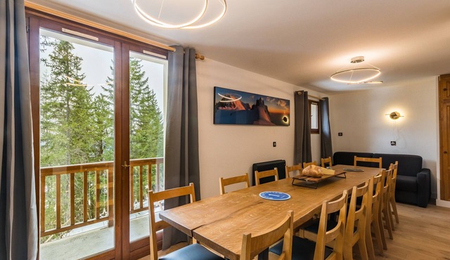 Holiday Home 'Chalet Antonin La Plagne 1800' with Mountain View, Private Garden and Wi-Fi in La Plagne-Tarentaise
