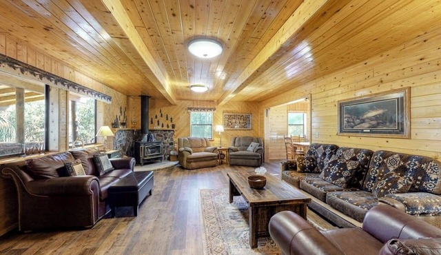 Ideal Gem on the River w/Wood-Burning Fireplace, Spacious Deck, & WiFi in South Fork