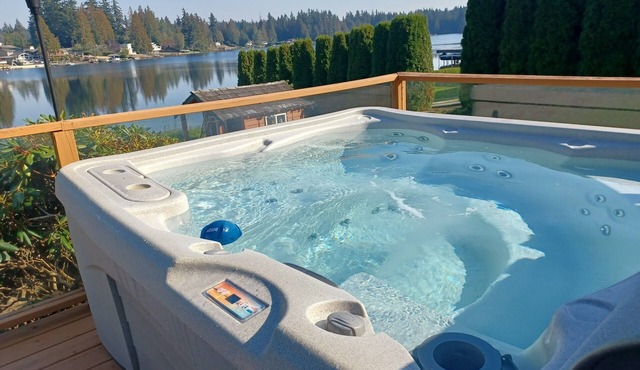 Lake Shoecraft Waterfront Log Home in Stanwood