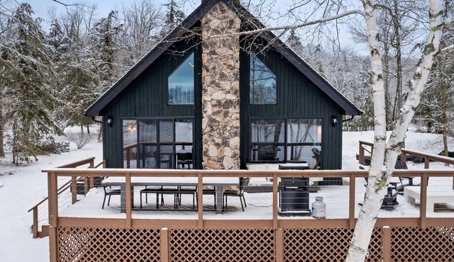 Lakefront Retreat | Dock, Kayaks & Fire Pit in Becket