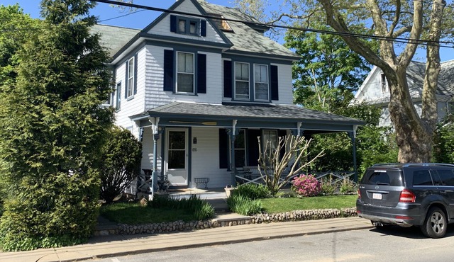 Large third floor studio in-town VH, ferry in Tisbury