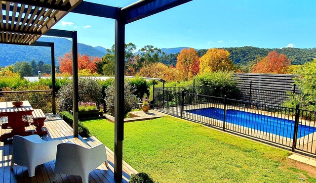 Leader Reef Luxury Accommodation in Bright