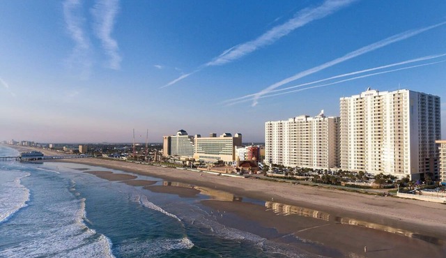 Lovely 2-Bedroom Deluxe Suite in Beautiful Daytona Beach! in Daytona Beach