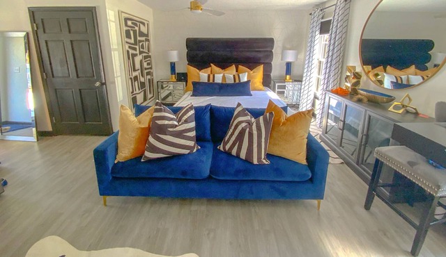 Luxurious Apt Private Entrance & Heated Pool in Austell