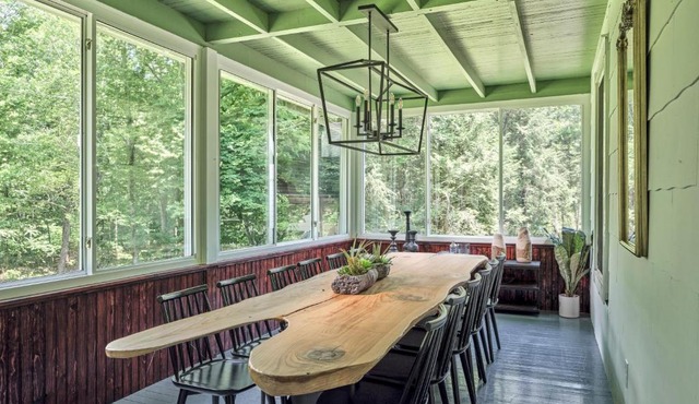 Luxuriously Restored Farm Cabin in Mountainhome