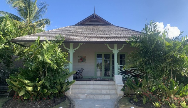 Luxury 2 bed villa close to beach.