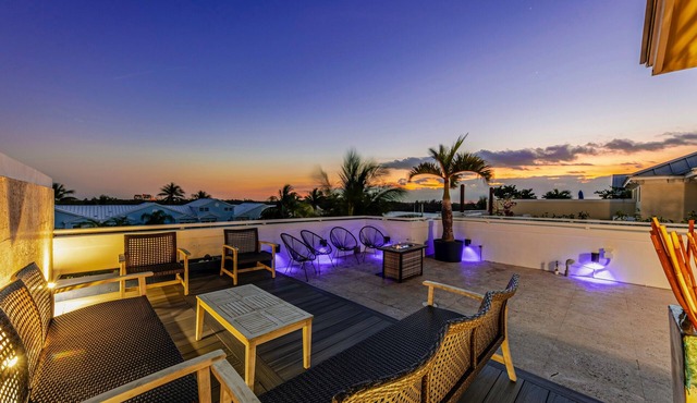 Luxury beach villa with rooftop terrace and amazing views of the ocean in Hollywood