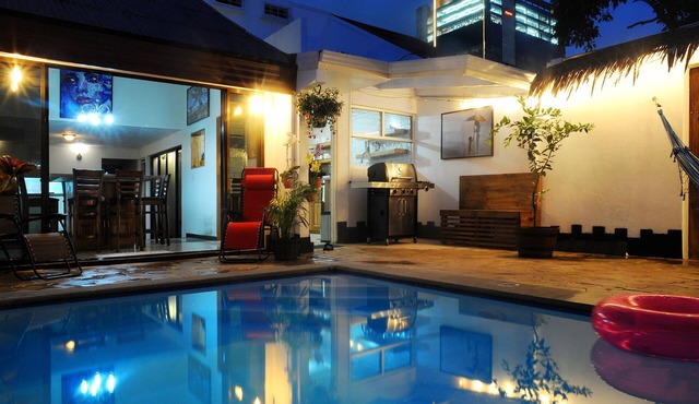 Luxury Cozy house w private heated pool, A/C, 5 min from downtown San Jose, CR in San José