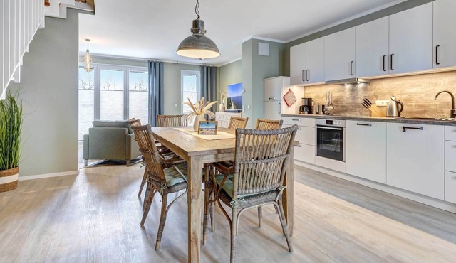 Modern vacation home with garden - 700 m to the beach and 300 m to the lake in Ostseebad Kölpinsee