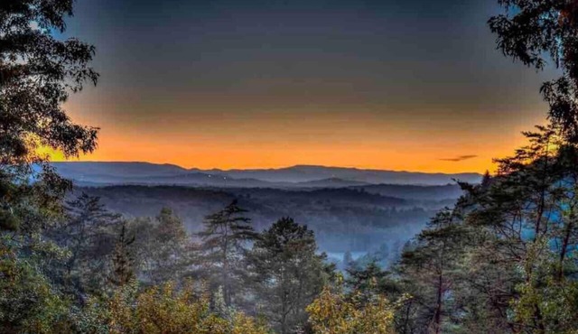 Mountain Breeze Retreat (next to Blue Ridge) in Morganton
