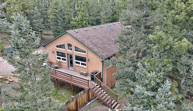 Mountain Escape: Soak in the Private Hot Tub w/Stunning Colorado Views! in Woodland Park