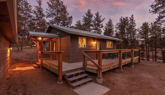 Mountain Getaway - Dark Sky Views - The Fossil Lodge in Florissant