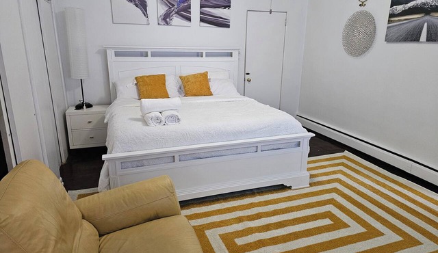 OAK-GORGEOUS: 2-Bedroom Apartment with WiFi and AC in wonderful Indiana PA in Indiana