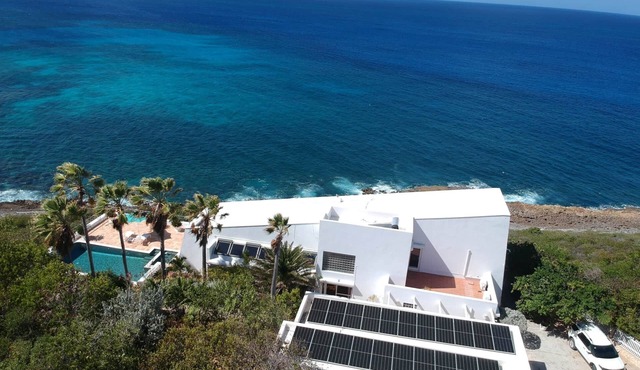 Ocean Front Secluded Villa, Pool/Jacuzzi, Tennis/Pickleball Court Stunning Views in White Hill