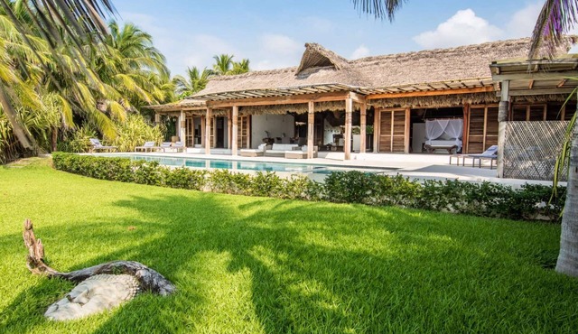 Oceanfront Casa Rhino in Puerto Escondido
