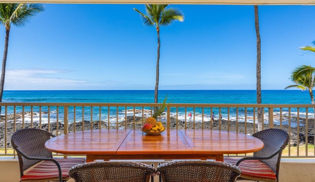 Oceanfront! Largest - and only - 2 bedroom that Sleeps 5 in beds! D18 in Kailua-Kona