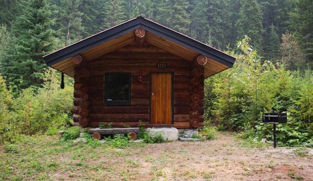 Off-Grid WoodLog Cabin in Blaeberry