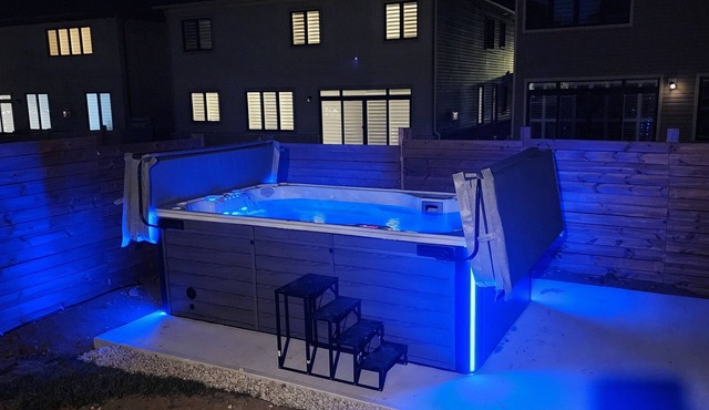 PARADISE VILLA 6 in Bowmanville