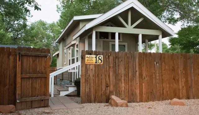 Pet-Friendly Tiny Home Near Arches | Queen + Loft | Sleeps 6 | Sorrel River in Moab