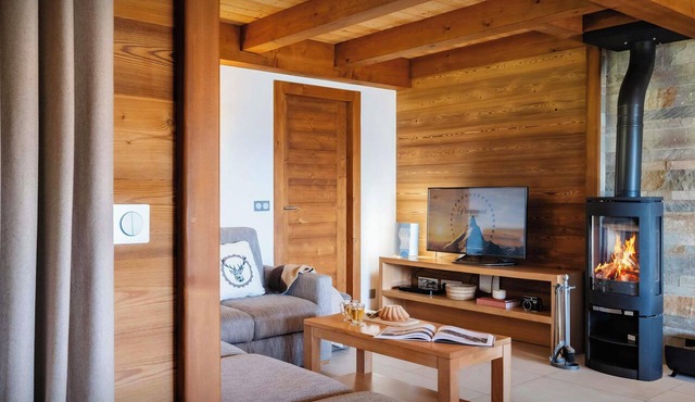 Pralor Le Peille - French Alps break for 8 with spa - OVO Network in Manigod