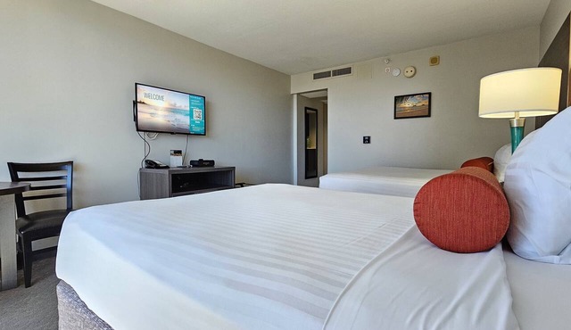 Recently Renovated Studio in Palms at Waikiki in Honolulu