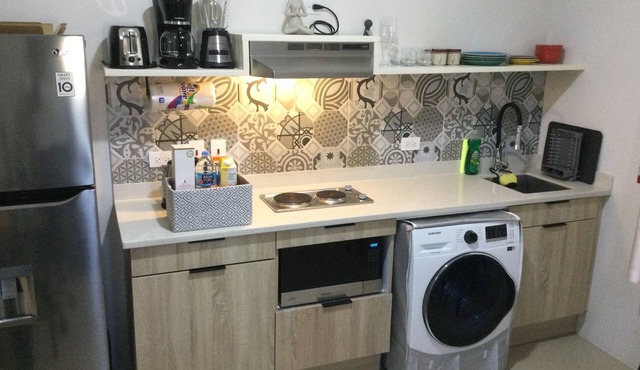 Rest/Work 1 Bedroom EnSuite, free parking on property, 10 mins by car to Warrens
