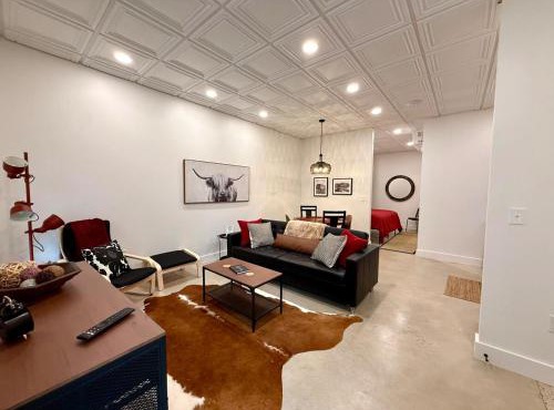 Restful Remedy in Downtown & Historic Pilot Mountain Apartment in Pilot Mountain