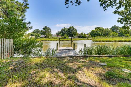 Riverfront Fun: Quiet Home Near Hampton Coastline in Hampton
