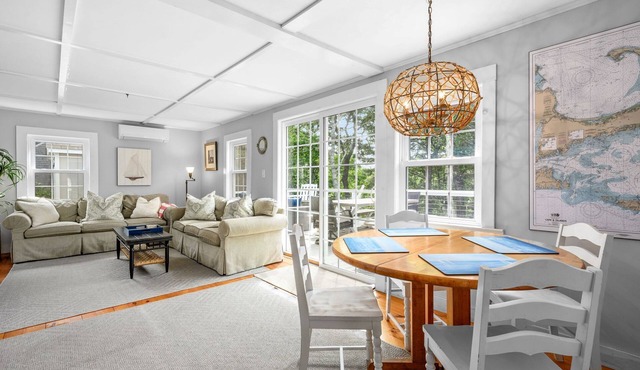 Sarah-N-Dipity: Cozy Cottage Near Ridgevale Beach in Chatham