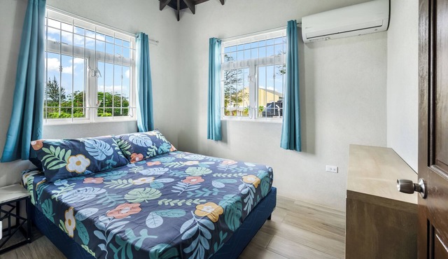 Serene Escape - Central & Modern with AC