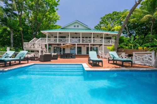 Serenity Beach Home in West End
