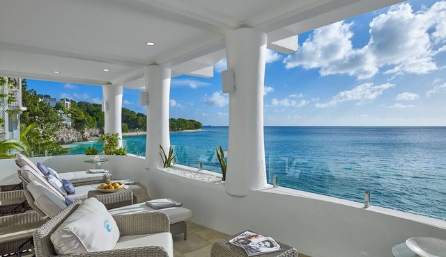 Six Bedroom villa positioned right on the cliff front facing the Ocean