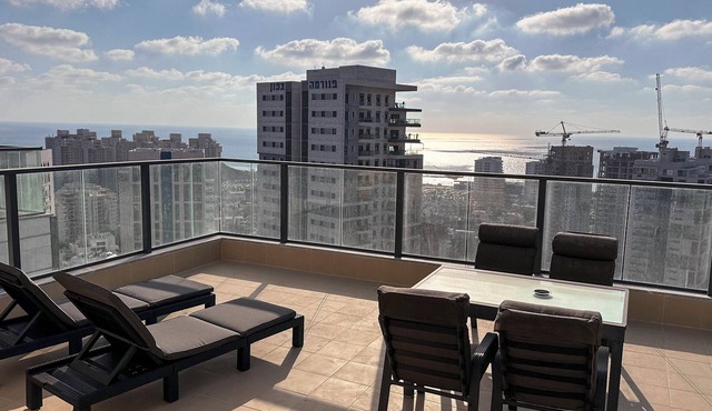 Sky26 Mini penthouse with 6-Rooms Sew View Bat Yam in Bat Yam