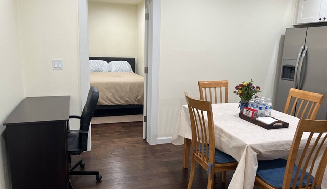 Spacious 1 bedroom apartment 2 mins to shopping malls and restaurants in Everett