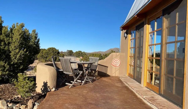 Spectacular Views - Artist Barn on the Turquoise Trail in Los Cerrillos