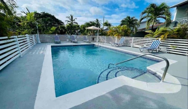 Stylish Insta-worthy APT steps from Holetown