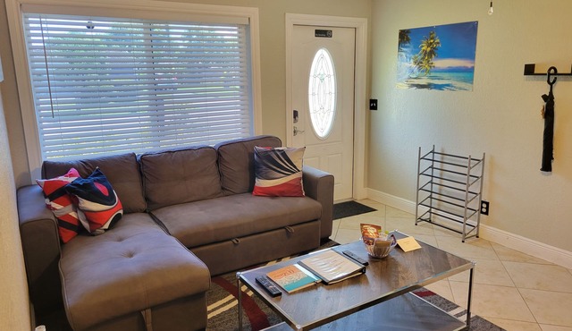 SunnySide Getaway <15mins from beach/Dtown/airport in Fort Lauderdale