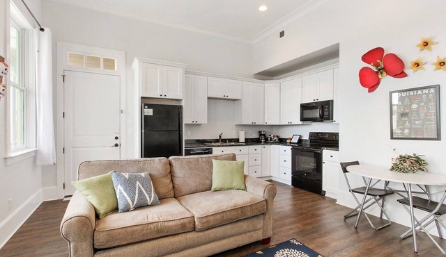 Sunset Point B, Serene And Private One Bedroom Condo in New Orleans