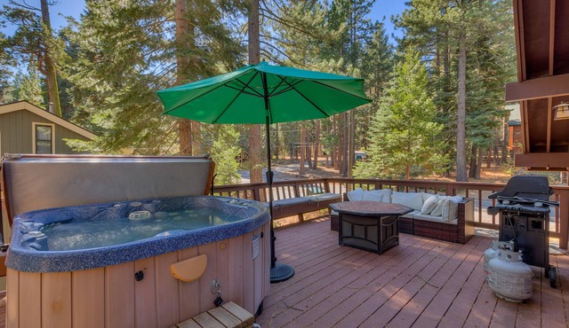 Tahoe Woods - Tahoe Park Beach Access w/Private Hot Tub Dogs OK in Tahoe City