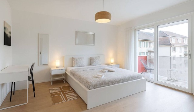 The Classy Minimalist Lakefront in Lausanne