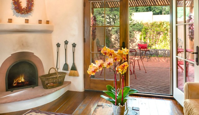 The Darling of Palace Ave! Enchanting Garden, 2Blks to Plaza & Canyon Rd. in Santa Fe